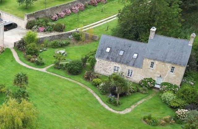 Charming cottage with garden, pets allowed, parking and WiFi
