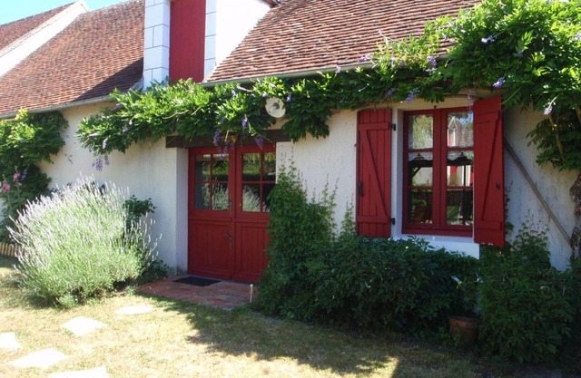 Charming Cottage with Private Garden near Beauval Zoo and Loire Castles