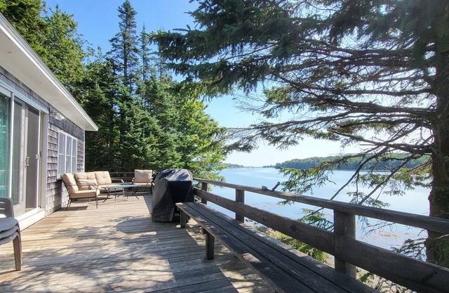 Charming Cottage with Panoramic Ocean Views