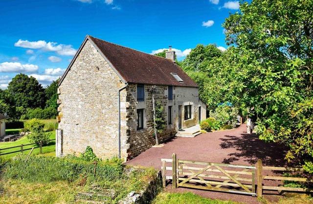 Charming Country House: Fireplace, Terrace, WiFi, Outdoor Games, Electric Charging, Near Fishing Spots