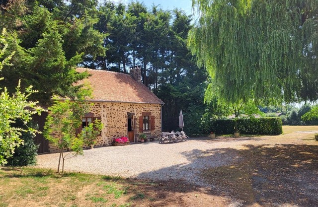 Charming Country House with Garden, Terrace, Petanque & Fireplace Near Vernie
