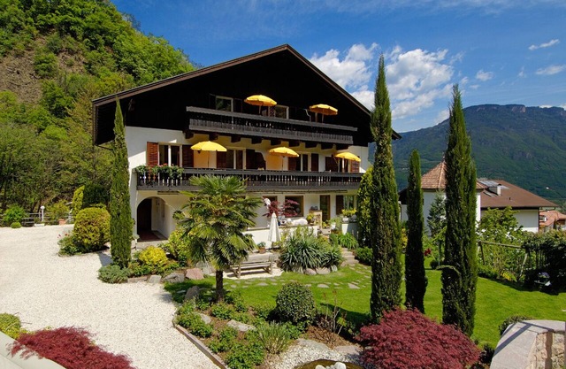 Charming cozy apartment with mountain & forest view, only 15min. from Meran&Bozen