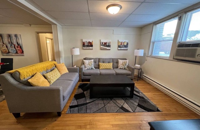 Charming & Cozy-Walking Distance To Attractions
