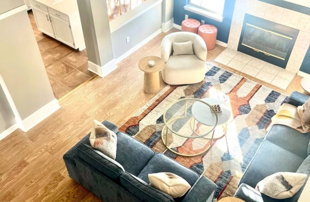 Charming Cul-de-Sac Home- SLEEPS 10-Game Room & B-ball court