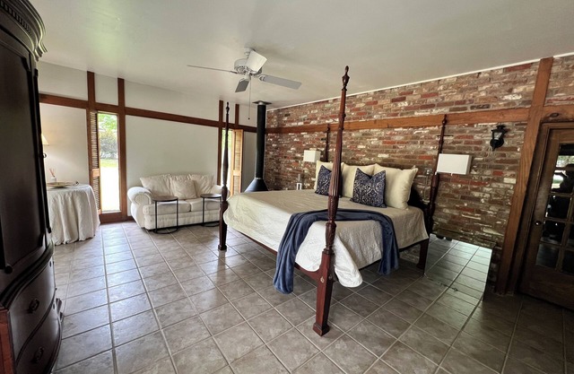 Charming Delta cottage in serene, safe, pedestrian friendly neighborhood