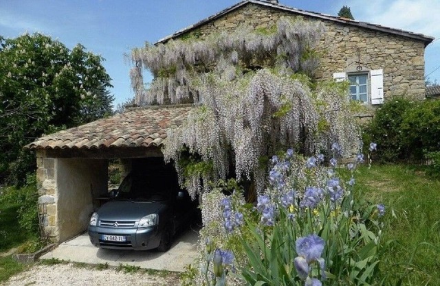 Charming detached house with terrace in a farmhouse with swimming pool and garden