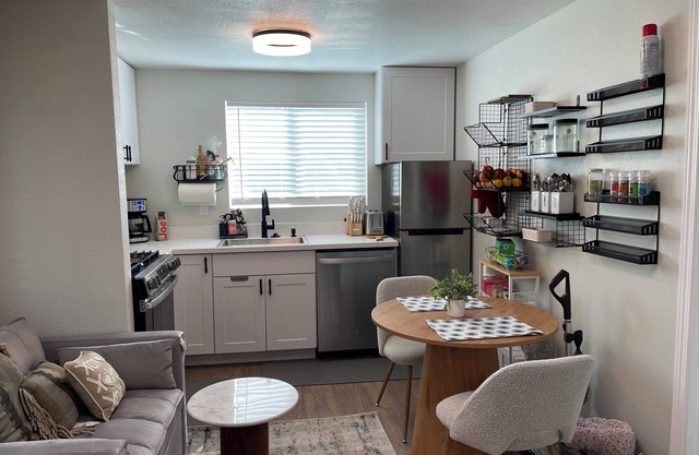 Charming Duplex One Bedroom in Pacific Grove