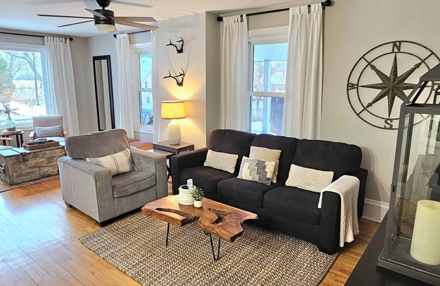 Charming East side-Marquette Home Convenient to Beach, Nmu & Hospital