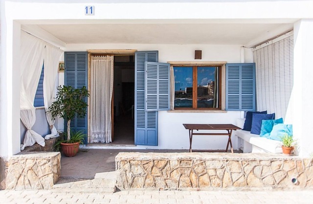 Charming House in front of the sea