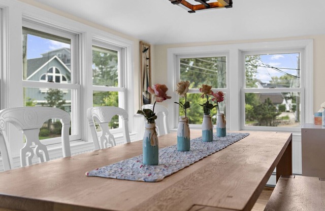 Charming Fairfield Beach 3BR 2BA Cottage By The Sea