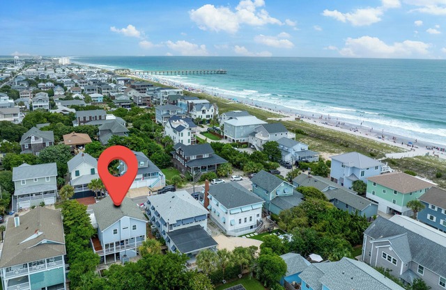 Charming family cottage in the heart of Wrightsville Beach w/ wrapping porch