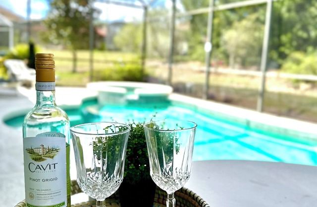 Charming family retreat w/Pool and amenities. Near Disney & Top Attractions
