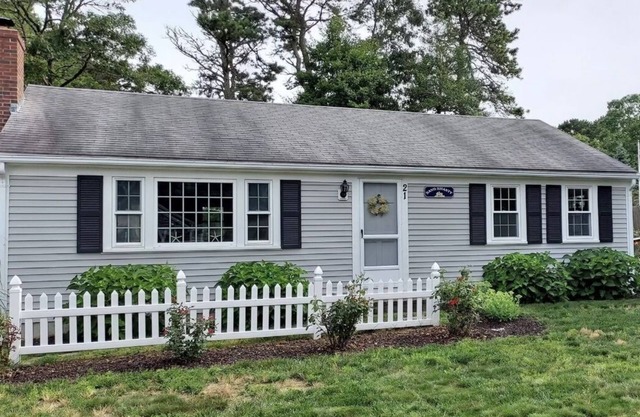 Charming family vacation home in the heart of Dennis