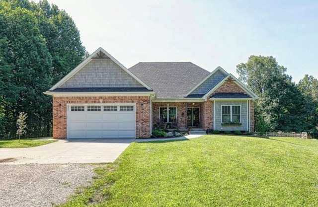Charming farmhouse and homestead in the middle of 80 wooded acres