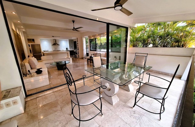 Charming first floor 2-bedroom apartment in beautiful Acapulco de Juárez