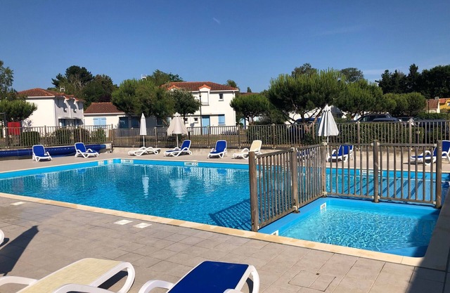 Charming Maisonette with Pool, Terrace, and Private Parking near Atlantic Coast