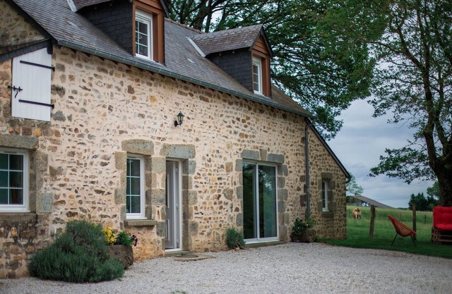 Charming Country Cottage for 13 with Fireplace, Terrace, and Nature Activities