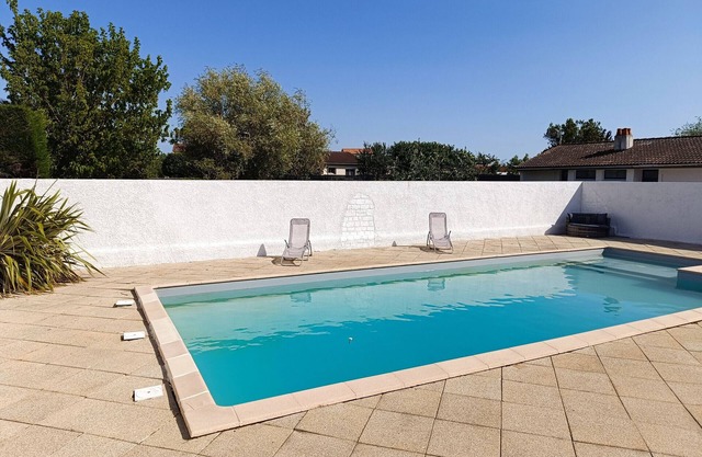 Charming Cottage with Pool, Near Beaches and Nature, St. Michel en l'Herm