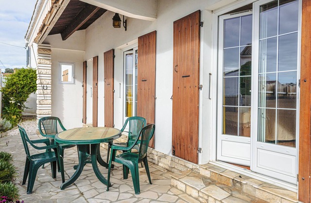 Charming House with Terrace, Parking, and Comfort 10 min from Beach and Harbor