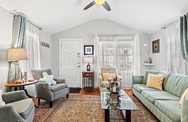 Charming Freestanding Cottage in Historic District