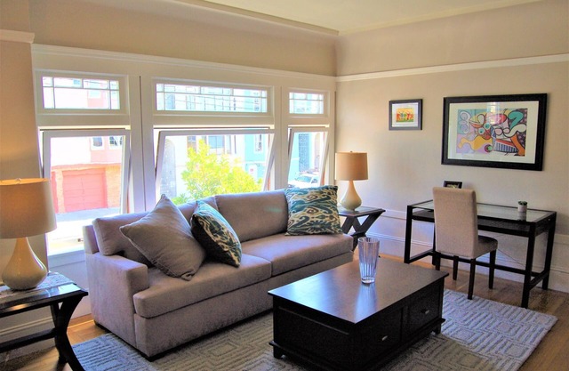Charming full floor flat near ocean and city.
