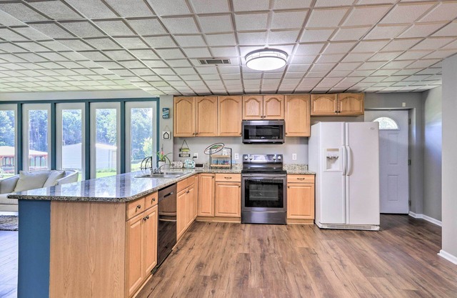 Charming Georgia Abode w/Hot Tub & Grill!