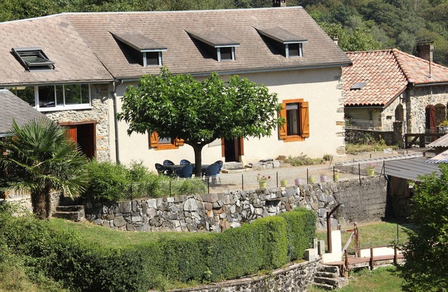 Charming gite with all comforts near the Mourtis resort, WIFI, Fireplace