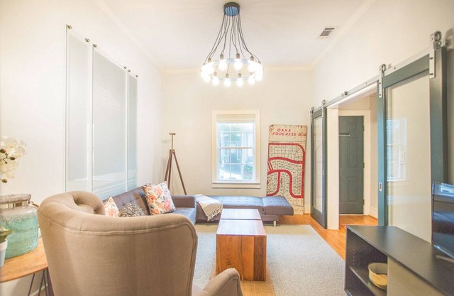 Charming Gordon Street Retreat with Courtyard & Parking by Lucky Savannah