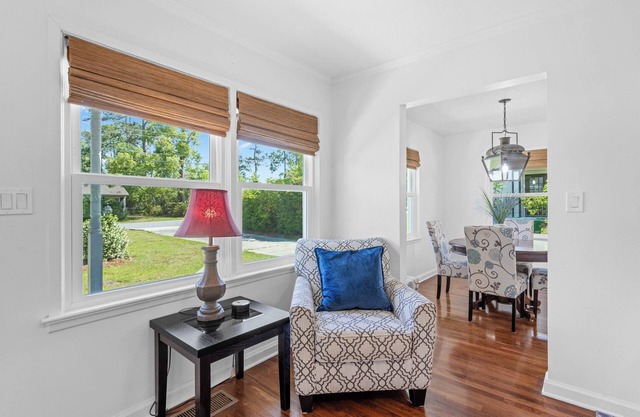 Charming Guest Favorite Fenced yard Close to SGMC & VSU Luv Pets Gas Fire Pit