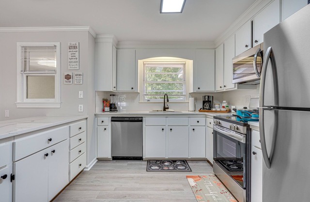 Charming Hanahan Home: 10 Mi to Charleston!