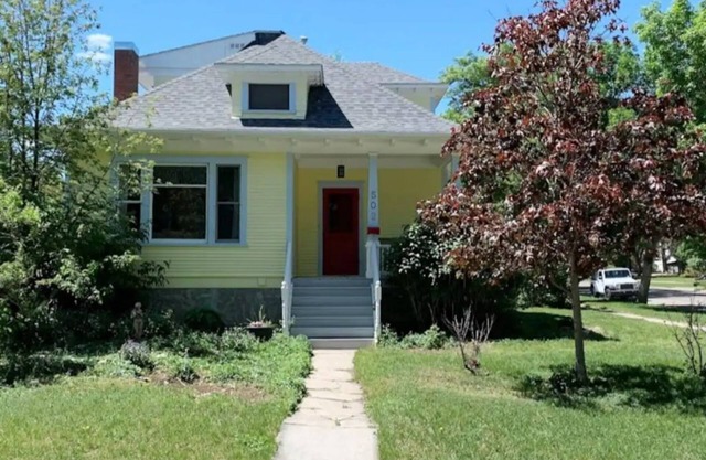 Charming heritage house 2-bedroom home in the heart of downtown.