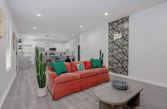 Charming Hideaway w/KingBed Firepit Near RoadATL