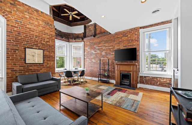 Charming Historic 2 BR Near VCU