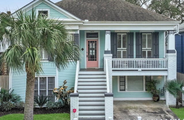 Charming Historic District Retreat – 2BR/2BA, Sleeps 8