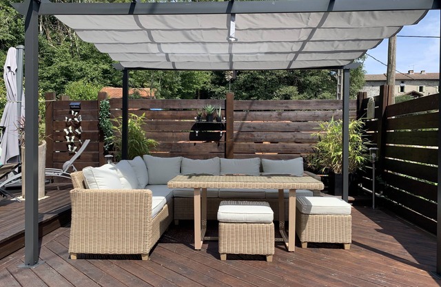 Charming holiday cottage with shared heated outdoor pool, large garden & BBQ