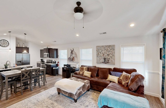Charming home- Dog Friendly, washer/dryer, internet access, and firepit