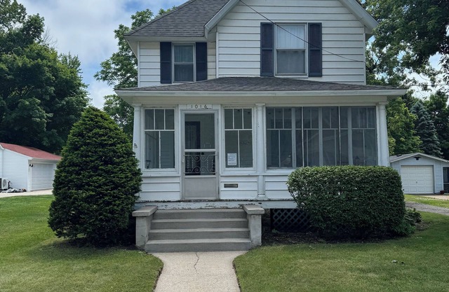 Charming Home just blocks from downtown South Haven