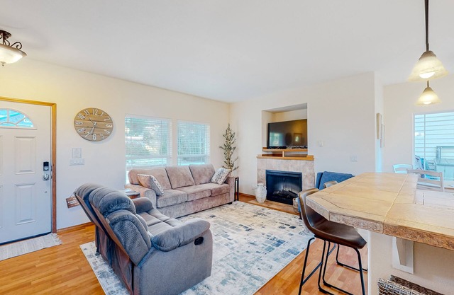 Charming home near the beach with firepit, deck, full kitchen, & washer/dryer