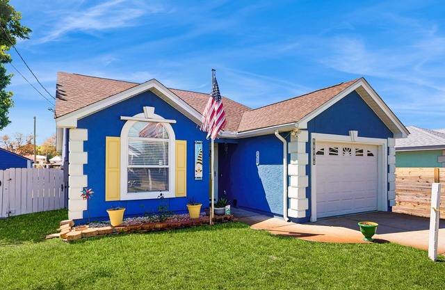 Charming home near beaches with a washer/dryer, AC, & outdoor entertaining