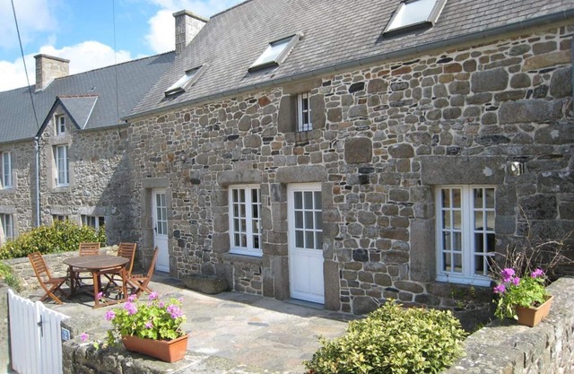 Charming Home with Fireplace near Beach, Terrace, BBQ, and Baby Equipment