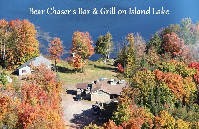 Charming hotel room with WiFi, AC in wonderful Hurley, WI directly on the trails