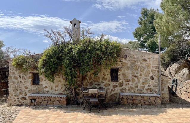 Charming house, beautiful garden, 10 minutes from the beach