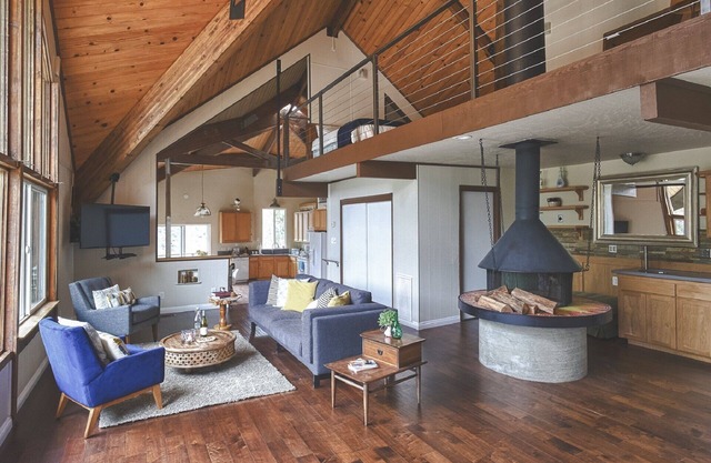 Charming House Inside the Gate of Sequoia National Park