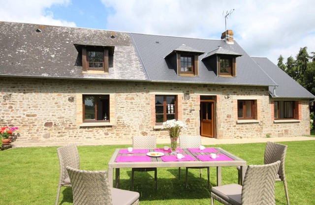 Charming house with garden and WIFI in Normandy