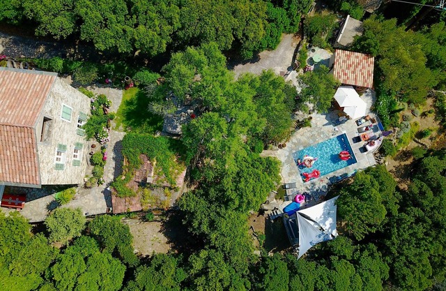 Charming house with sea view, swimming pool and 10 minutes walk from the beach.