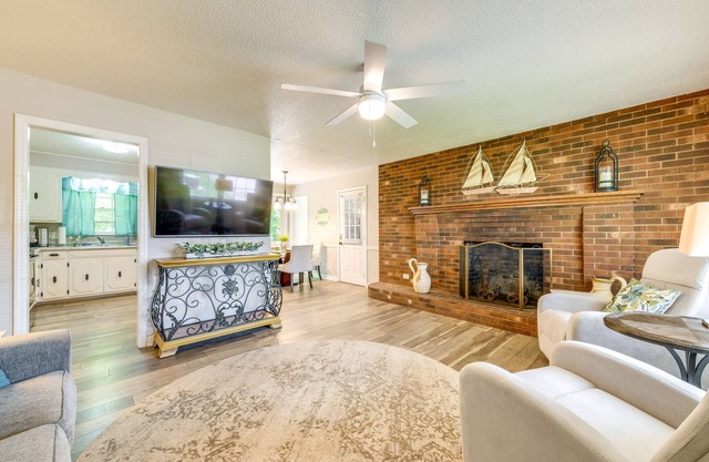 Charming Jonesville Home w/Grill - Near Wineries!