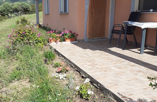 Charming juniper house with pool -solarium, sea view and lots of nature