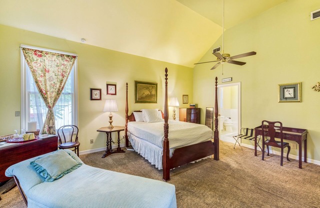 Charming King William Studio | River Walk | Pearl