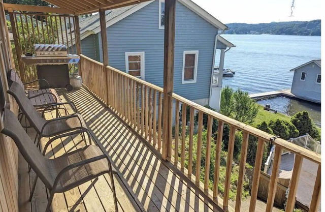 Charming Lake House w/Large Dock