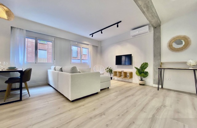 Charming Latina Village - Two-bedroom apartment